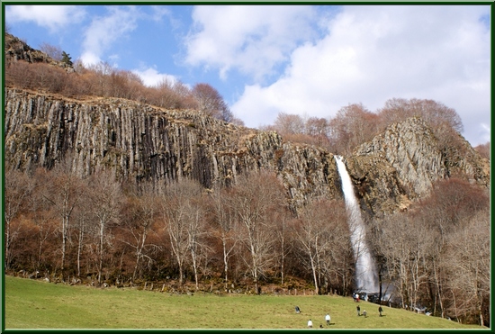 La falaise de la cascade