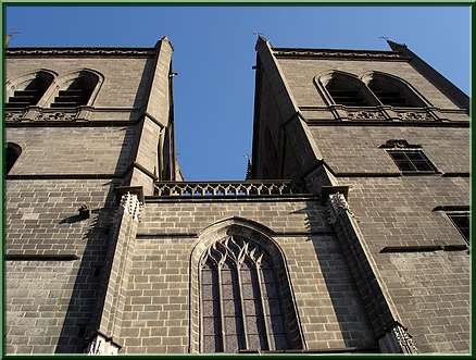 La cathédrale : porte d'entrée