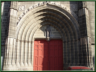 La cathédrale : porte d'entrée