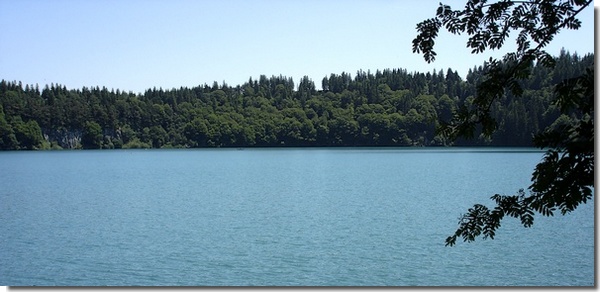 falaise au bord du lac