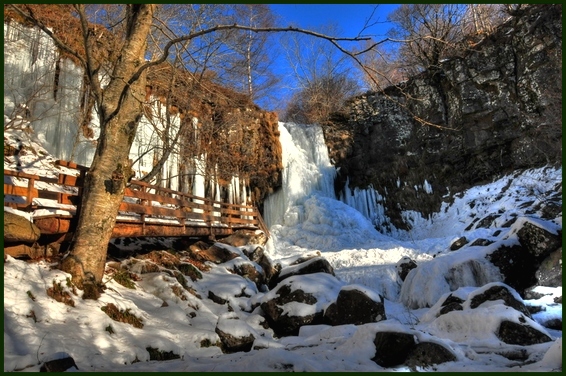 cascade en hiver