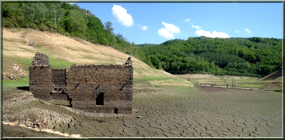 ruine dans la vallée