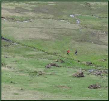 Des randonneurs dans le territoire des marmottes