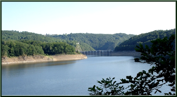 Barrage de Sarrans (en amont)